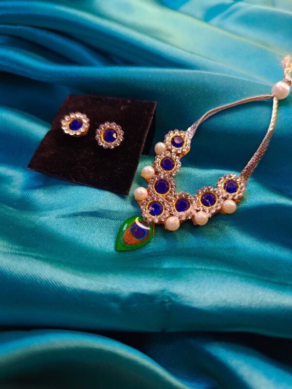 Peacock-Inspired Pendant with Blue Gem